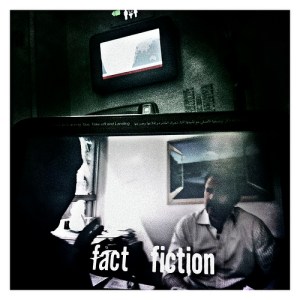 Pantalla con imágenes del documental The Greatest Movie Ever Sold de Morgan Spurlock durante un vuelo de la compañía Emirates entre Dubai y Londres, el 13 de agosto de 2011. Fotografía de Balazs Gardi. 