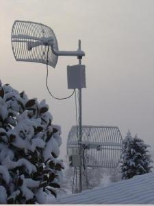 Antenas cubiertas de nieve. Fotografía de Guifi.net